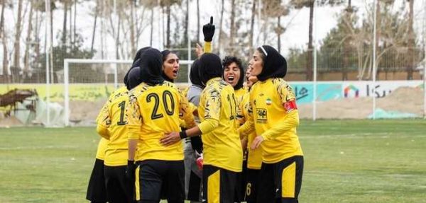 فوتبال زنان/ بم صدرنشین ماند، ایراندوست صعود کرد