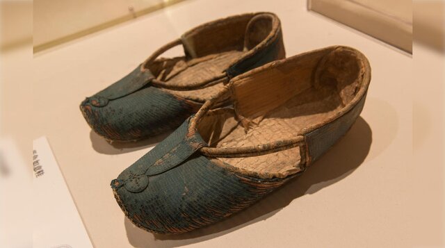 قدیمی ترین کفش های دنیا عکس