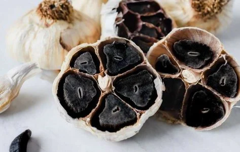 خواص سیر سیاه برای کبد چرب