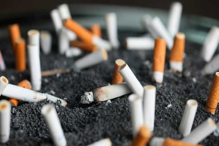 سرو دخانیات در اماکن ممنوعه / سیگار الکترونیک از ترفندهای شرکت های دخانی