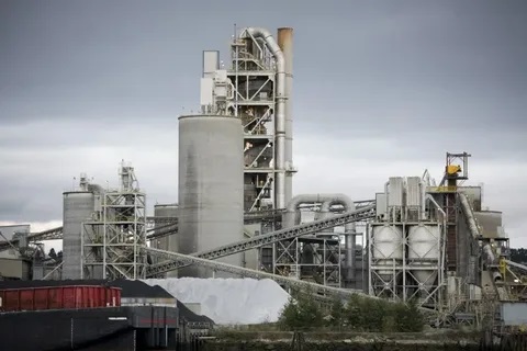 شیمیایی | ساختمان سیمان پرتلند یا تخصصی؛ انتخابی که پروژه شما را متحول میکند!